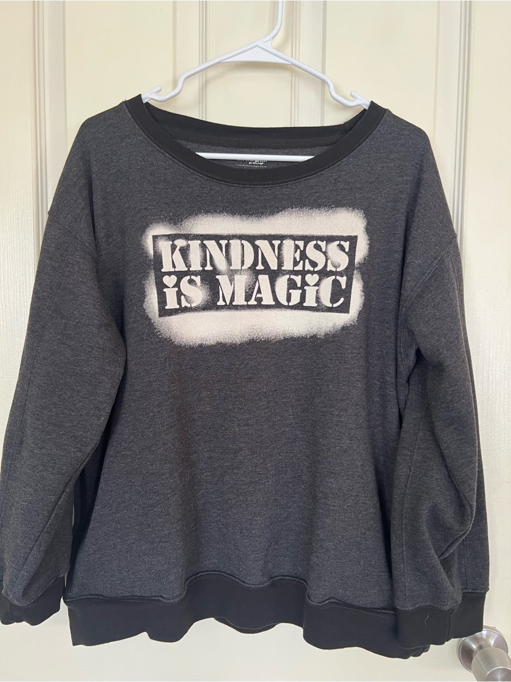 Natural Life Kindness Is Magic Oversized Graphic Sweatshirt Women’s L